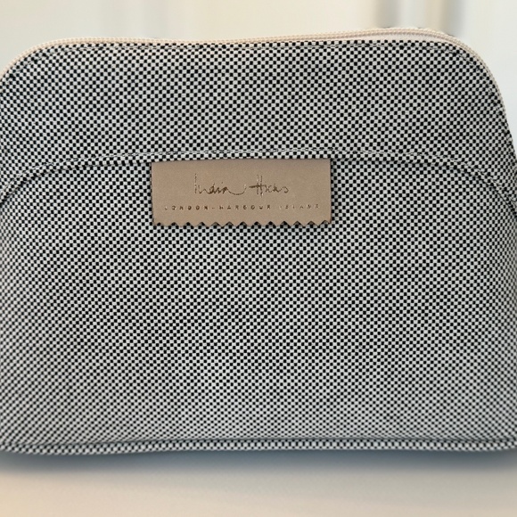 India Hicks Handbags - India Hicks Baby Duchess Makeup Kit, NWOT,Black  Cream,Style 15014-01cosmetic